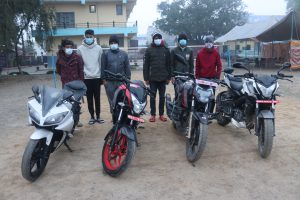मोटरसाइकल चोरीको आरोपमा चितवनमा ६ जना पक्राउ