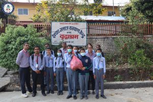 देवघाटका जेष्ठ नागरिकसँग गैँडाकोट ईङलिस स्कुल
