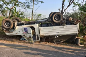 भरतपुरमा बलेरो अनियन्त्रित भई पल्टदा १० जना घाइते