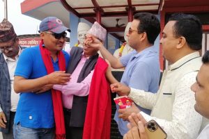 रेनुलाई जिताउन मतपत्र च्याँत्न बाध्य पार्ने प्रकाश तामाङ एमालेमा फर्किए