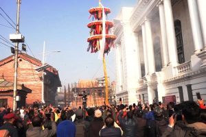 आजदेखि होली सुरू,बसन्तपुरमा चीर ठड्याइयो