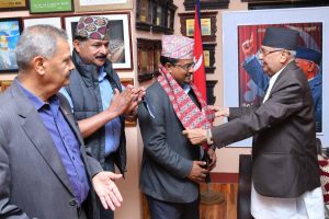 गाउँपालिका अध्यक्षको घिनलाग्दो राजनीति, २४ घण्टा नबित्दै माओवादीमै फर्किए