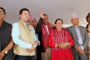 चितवनमा प्रचण्डका साडुभाई खेम भट्ट एमाले प्रवेश