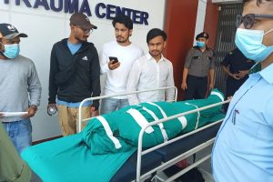 चितवनमा हत्या गरिएका परियारकाे शव पोष्टमार्टका लागि भरतपुर अस्पतालमा