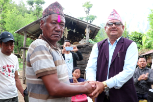 काँग्रेस गैँडाकाेटका नेता तथा पूर्ब उपप्रधानपञ्च पुलामी एमालेमा प्रबेश