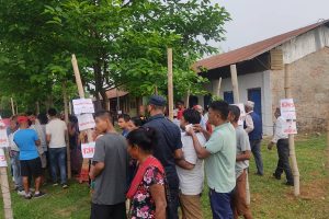 नवलपुर सहित देशैभर मतदान चल्दै , मतदान केन्द्रमा भिडभाड बढयो ( फोटो फिचर)