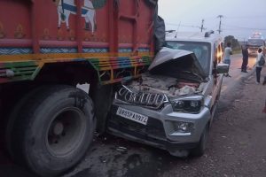 चितवनमा रोकिराखेको ट्रकमा स्कारपियो ठोक्कियो, पाँचजना घाइते
