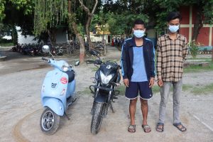 चितवनमा मोटरसाइकल र स्कुटर चोरी गर्ने २ जना प्रहरीकाे  नियन्त्रणमा
