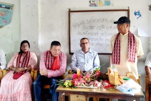 काँग्रेस नेता घिमिरेद्धारा जन्मदिनकाे अवशरमा शैक्षिक सामाग्री वितरण
