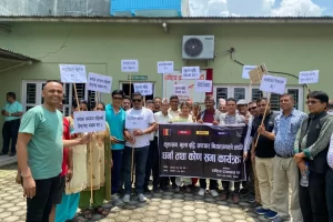 मूल्यवृद्धि नियन्त्रण गर्न दबाब दिँदै राप्रपा चितवनद्वारा प्रशासनमा धर्ना 