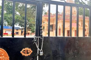 गैंडाकोटको हनुमान मन्दिरको मुल गेटमा तालाबन्दी