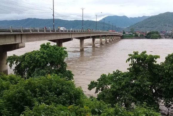 नारायणी नदीमा पौडी खेल्ने क्रममा एक बालक बेपत्ता