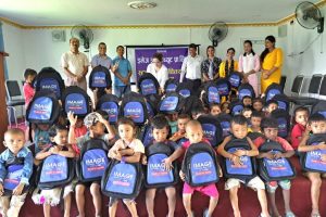 जानकी माविमा इमेज इन्स्टिच्यूटको सहयोग, १०० विद्यार्थीलाई स्कुल ब्याग