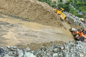 नारायणगढ – मुग्लिन सडकखण्ड खुल्यो, गाडीहरु गन्तव्यमा लाग्दै