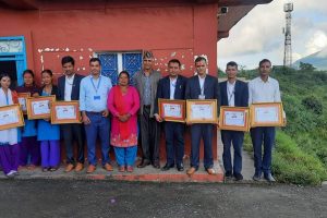 निजामती दिवसका अवसरमा महाशिला गाउँपालिकाका १० कर्मचारी सम्मानित