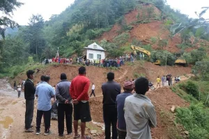 पहिरोमा घर पुरिँदा काभ्रेमा एकै परिवारका तीनजनाको मृत्यु