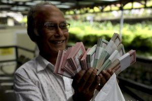 दशैंका लागि नयाँ नोट साट्न थाल्यो राष्ट्र बैंकले