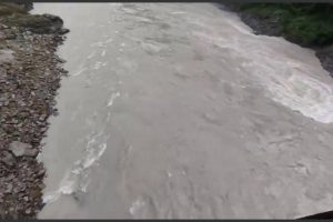 मुग्लिनको पुलबाट हाम फालेर २७ बर्षीय निराजन बेपत्ता