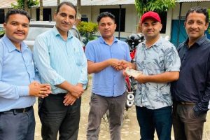 प्रेस चौतारी पत्रकार कल्याणकारी कोषमा राष्ट्रिय युवा संघ चितवन संयोजक अधिकारीले गरे आर्थिक सहयोग