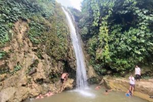 फेरिंदै छ चोला, हुप्सेकोटको झरना खोला