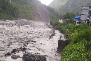 दार्चुलाको लास्कुमा आएको बाढीले दर्जन बढी घर बगायो, ११ जना बेपत्ता