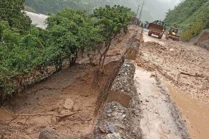 नारायणगढ मुग्लिन सडक अवरुद्द