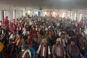 चितवनमा माओवादी छाड्ने बढे, एकैदिन १५० जना एमाले प्रवेश