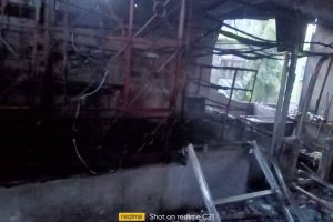 चितवनमा माेटरसाइकल साेरुममा आगलागी हुँदा लाखौकाे क्षति