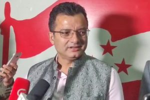 चितवन ३ मा उम्मेदवारी फिर्ता लिएर एमालेको समर्थन कांग्रेसका बागीलाई