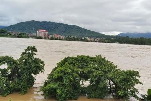 नारायणी नदीमा पौडी खेल्ने क्रममा डुबेर एक युवक वेपत्ता