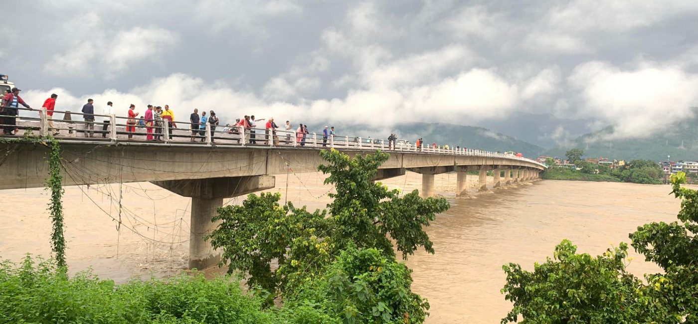 नारायणी नदीले फेरि खतराको तह पार गर्‍यो, पुल क्षेत्रमा १२ मिटर पुग्यो
