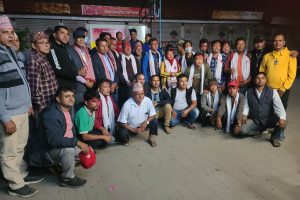काँग्रेस र माओवादी केन्द्र छाडेर गैँडाकाेटमा ४० जना एमालेमा प्रवेश