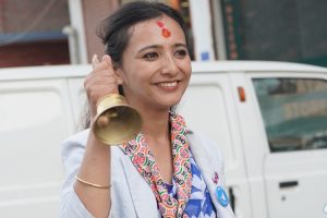 आयोगले तोसिमा कार्कीलाई भन्यो-  घन्टी बजाउँदै चुनाव प्रचार नगर्नू