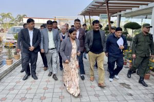 सिजिआरमा बिहेभोज खाएकाहरु विरामी परेपछि मेयर रेनु दाहालद्धारा होटलको अनुगमन