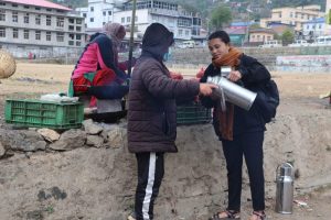 २० वर्षीया विपना : चिया बेच्दै स्नातक पढ्दै, ९० हजार महिनाको कमाई
