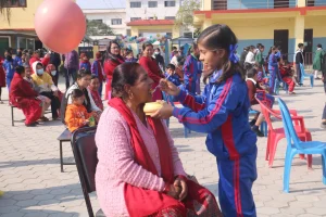बाबा र आमाको सेवा गर्न सिकाउँदै चितवनको नारायणी नमूना मावि