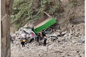 नारायणगढ–मुग्लिन सडक खण्डमा ट्रक दुर्घटना, चालकको मृत्यु