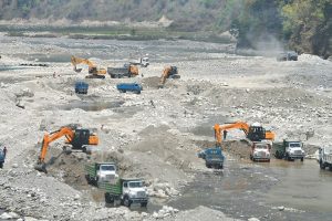 कालिका नगरपालिकाद्वारा भण्डारण गरिएको तीन सय ट्रिपर अवैध नदीजन्य पदार्थ सङ्कलन