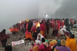 माघे संक्रान्ति मेला भर्न देवघाटमा भक्तजनहरुकाे घुइँचो