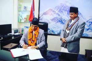 क्रसर उद्योगको समस्या चाँडै समाधान गर्ने सहरी विकासमन्त्री पाण्डेको आश्वासन