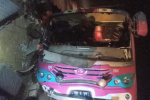 कावासाेतीकाे जंगलमा बस दुर्घटना सातजना घाइते