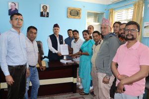 चितवन जुत्ता चप्पल मेला बन्द गर्न माग गर्दै सिडियोलाई ज्ञापनपत्र