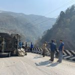 नेपाली सेनाको ट्रक चितवनमा दुर्घटना