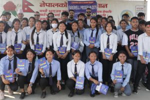 आदर्श माविका सय विद्यार्थीहरुलाई इमेजको उपहार : “कलम र डायरी”