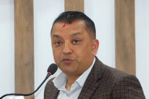 अयोग्य लडाकुलाई पैसा बाँड्ने सरकारको निर्णय गलत छ, रोक्नुपर्छ :  गगन थापा