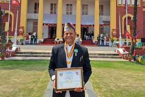 चितवनका वरिष्ठ समाजसेवी उमाशंकर अग्रवाल प्रवल जनसेवाश्री पदकबाट विभुषित