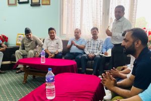 घरभाडा घटाउन चितवनका फेन्सी व्यवसायीहरुको माग