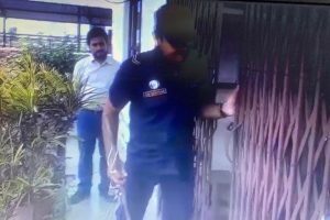 रामपुर क्याम्पस खैरहनीमा नेविसंघले लगाएको ताला प्रहरीले फुटायो