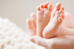 आइफोन किन्न आमा–बाबुले बेचे ८ महिनाको बच्चा