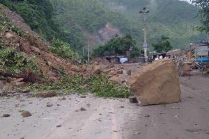 सुख्खा पहिरो खसेपछि नारायणगढ-मुग्लिन सडकखण्ड अवरुद्ध